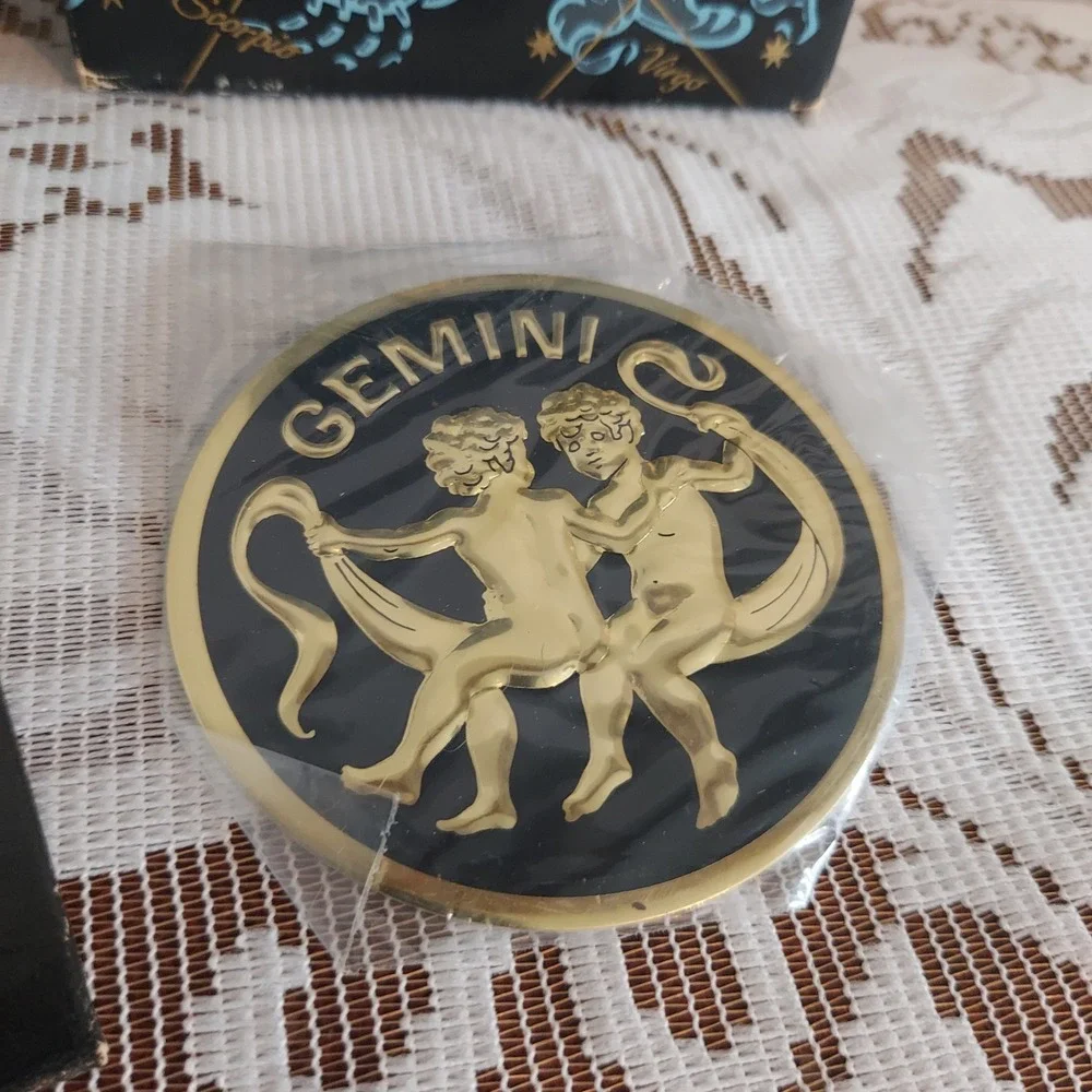 Avon Star Signs Wild Country After Shave Gemini Vintage Black Glass Decanter Box